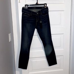 GUESS POWER SKINNY JEANS! BNWT, size 28. Max stretch. Dark indigo.